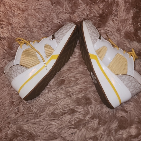 Michael Kors Sneakers - Picture 2 of 4